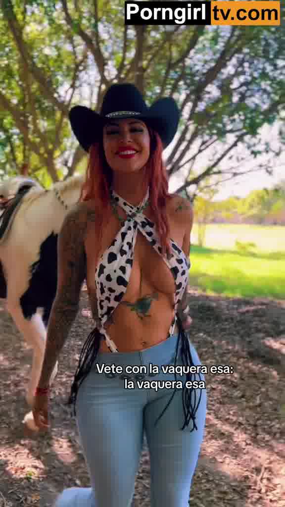 Elena Larrea undresses showing off her huge breasts!!!