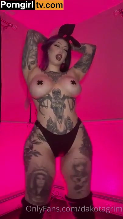 Ravengriim  video Onlyfans showing big tits!!!
