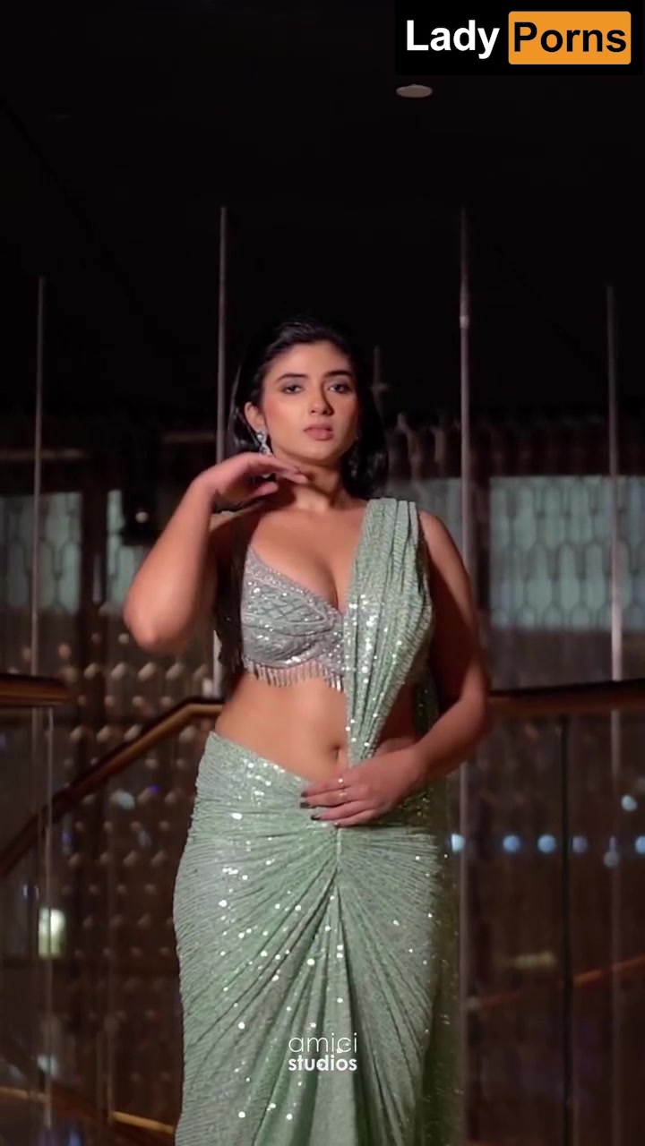 Pragya Nagra is exposed video showing off her big boobs!!!